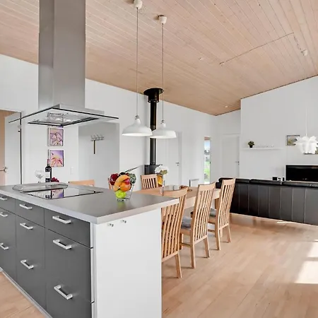 Casa vacanze 4 Bedroom Awesome In Tarm *