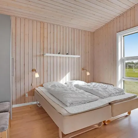 Casa vacanze 4 Bedroom Awesome In Tarm Hemmet