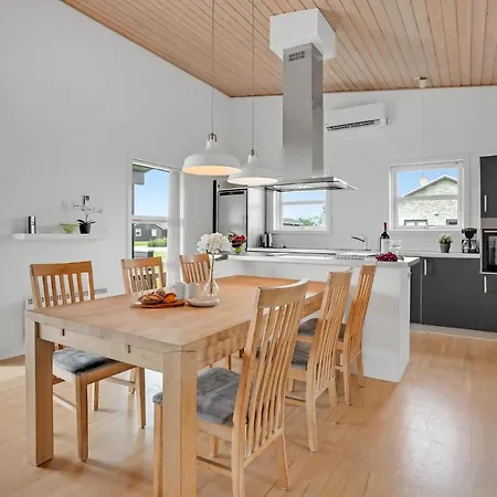 4 Bedroom Awesome In Tarm